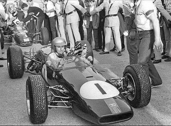 Jack-Brabham al GP di Australia nel 1966 con la BT19