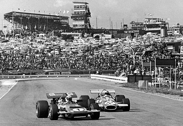 Jackie Stewart e Jack Brabham con la BT33 al GP del Sud Africa del 1970