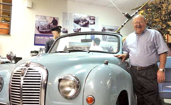 Carol Galea, proprietario del Classic Car Museum di Qawra