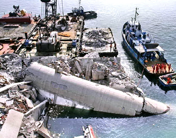 abbattimento torre a genovaa, la tragedia nel porto, si indaga sul blackout a bordo
