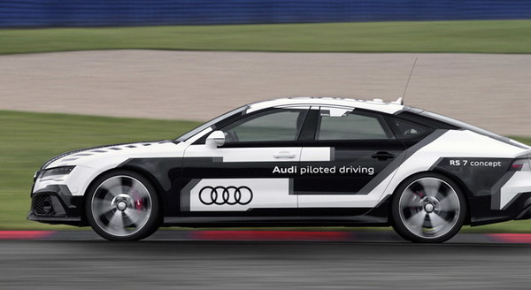 Audi- RS7-Piloted-Driving-Concept_horizontal_lancio_sezione_grande_doppio