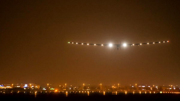 2015_03_09_Solar_Impulse_2_RTW_1rst_Flight_Abu_Dhabi_to_Muscat_Landing_Revillard_05 (1)