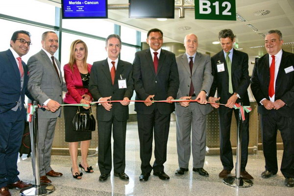 Da sinistra: Marisela Morales, Console del Messico a Milano, Miguel Ruiz Cabanas Izquierdo, Ambasciatore del Messico in Italia, Rolando Zapata Bello, Governatore dello Yucatan, Vittorino Capobianco, Responsabile commerciale aviation Sea e Giancarlo Zeni, Direttore Generale di Blue Panorama