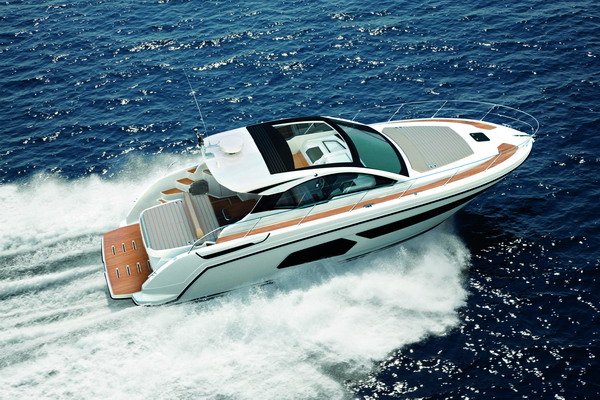 azimut-yachts-selected-by-the-chinese-magazine-gafencu-men-as-one-of-the-best-luxury-brands-a43-running