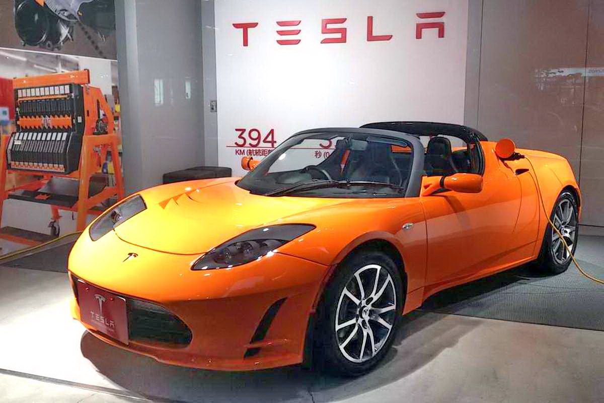 08_Tesla Roadster