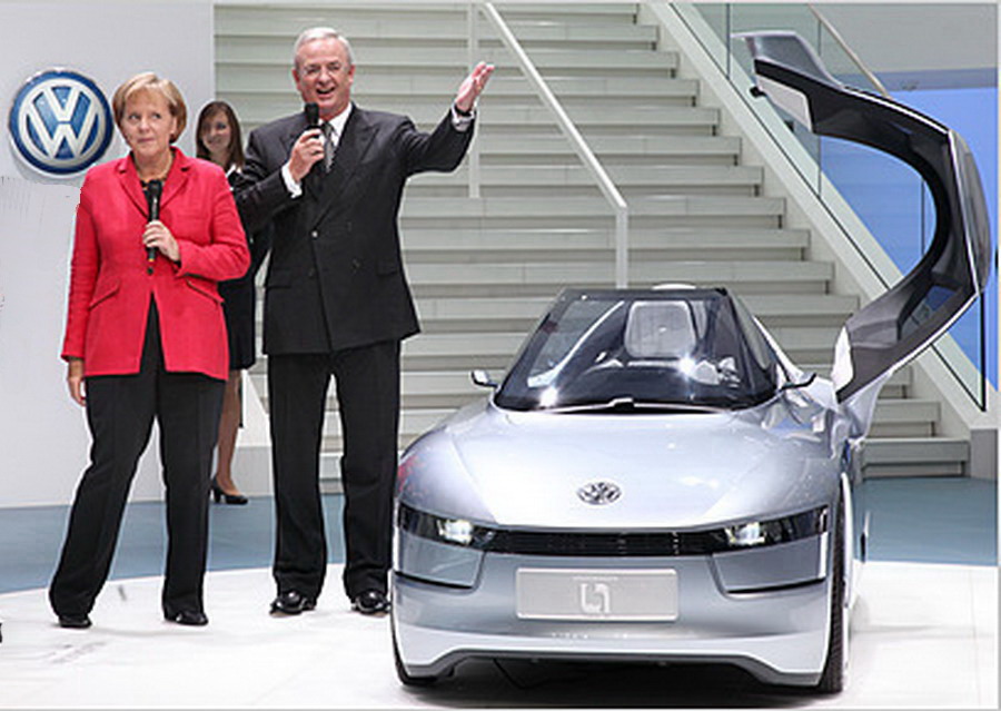 La cancelliera Merkel con l'a.d. di VW,  Martin Winterkorn dimessosi dopo lo scandalo