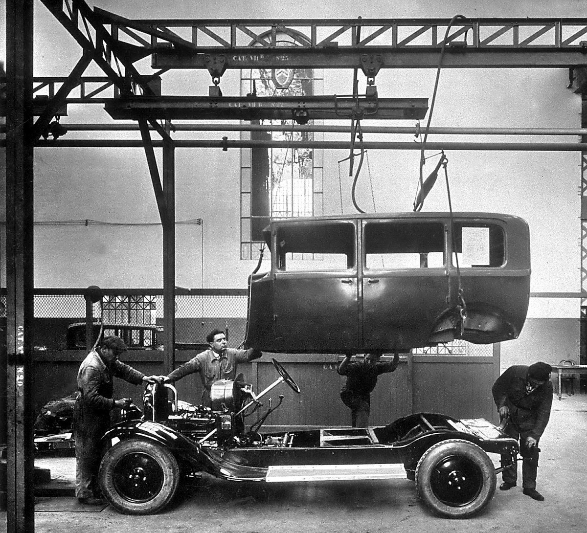 Milano , stabilimento Società Anonima Italiana Automobili Citroën (SAIAC) tra il 1924 e il 1940 , Montaggio della scocca sul telaio