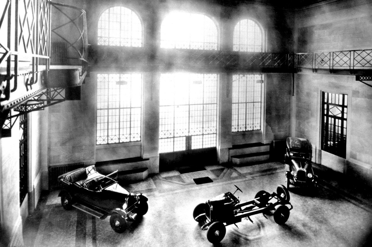 Milano , stabilimento Società Anonima Italiana Automobili CitroÎn (SAIAC) tra il 1924 e il 1940 , Salone esposizione