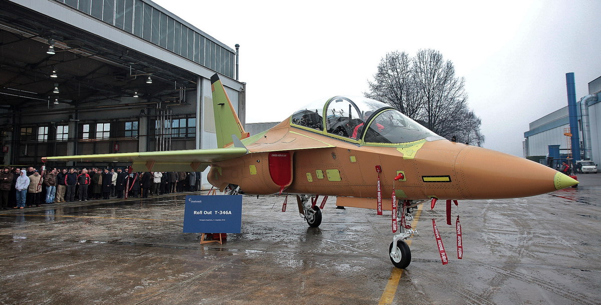 Foto Simone Raso - Aermacchi 21 12 2010 Venegono ( Italia ) Roll Out T-346A