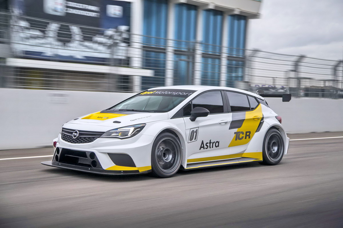 Opel-Astra-TCR-gara