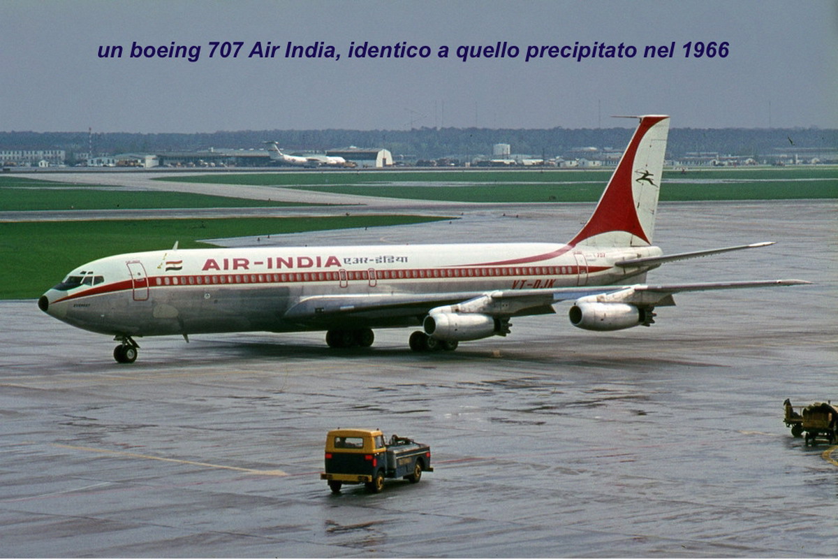 F1_Boeing707_AirIndia
