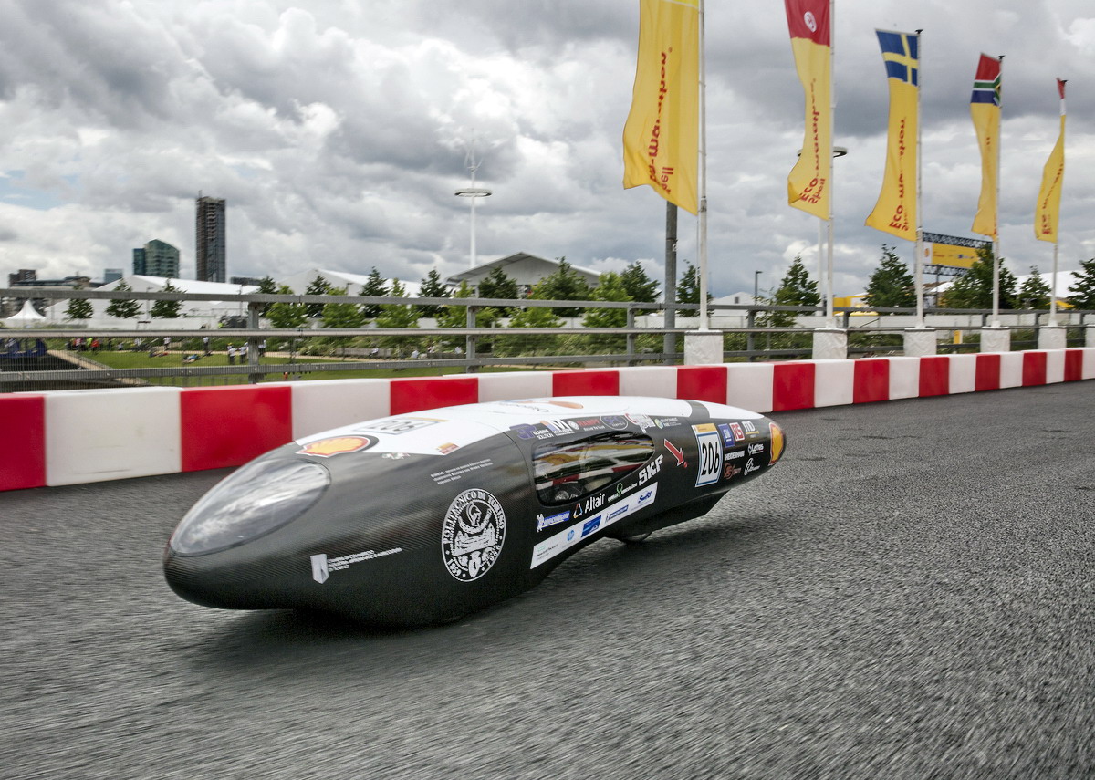 The IDRA, #206, a hydrogen prototype racing for team H2politO - molecole da corsa from Politecnico Di Torino, Italy, races on the track during day two of Make the Future London 2016 at Queen Elizabeth Olympic Park, Thursday, June 30, 2016 in London, UK. (James Cannon for Shell)