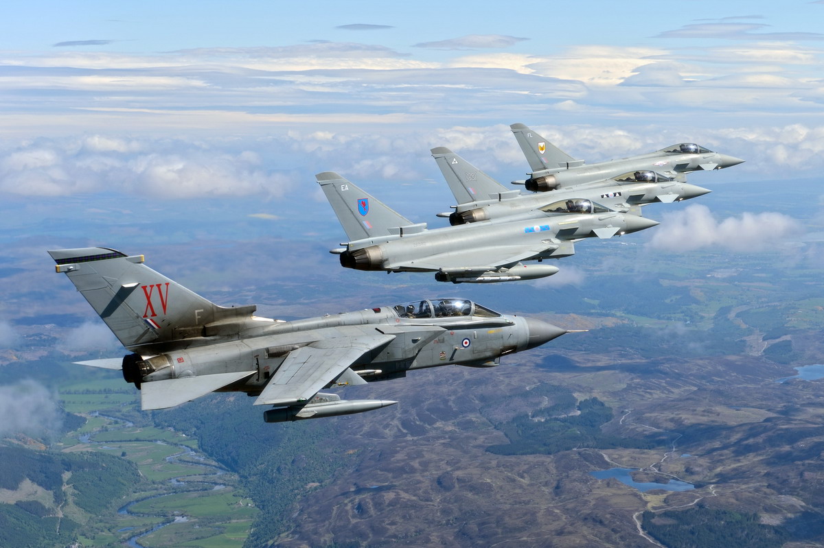 Un Tornado e tre Eurofighter Typhoon