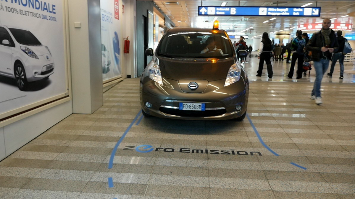 Nissan Leaf: la mobilità elettrica apre nuove rotte in aeroporto