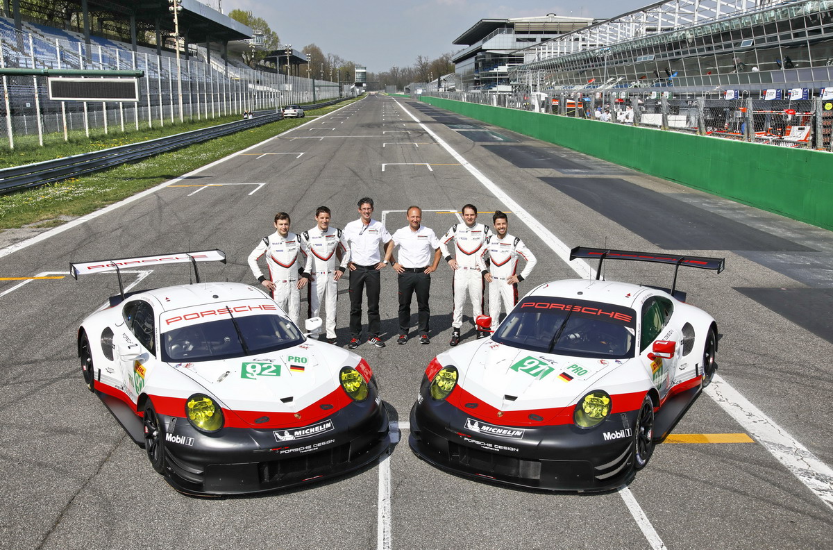 Porsche GT Team: Michael Christensen, Kevin Estre, Dr. Frank-Steffen Walliser (Porsche-Motorsportchef) Marco Ujhasi(Gesamtprojektleiter GT Werksmotorsport), Richard Lietz, Frederic Makowiecki (l-r)