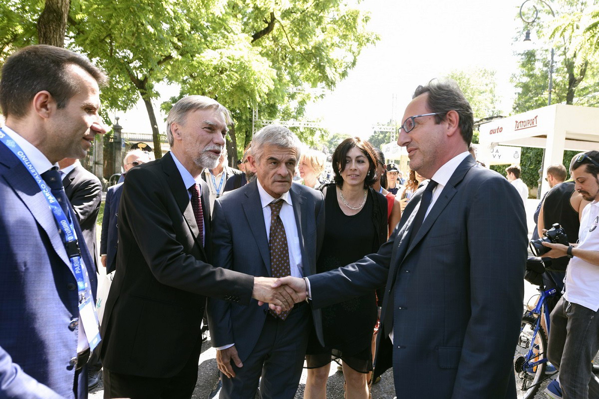 Il Ministro delle Infrastrutture e Trasporti Graziano Delrio con il Direttore Comunicazione Carlo Leoni di PSA Groupe