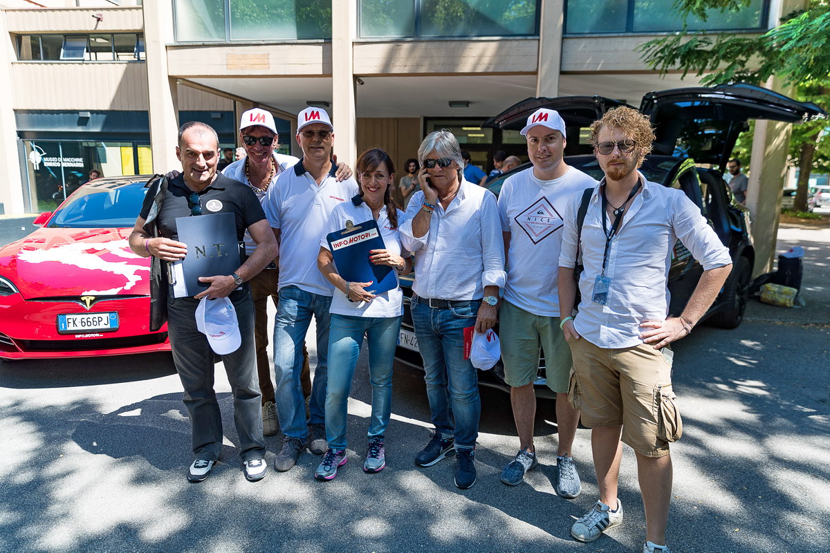 Motori360_Tesla Team Tour a Padova davanti al Museo Bernardi