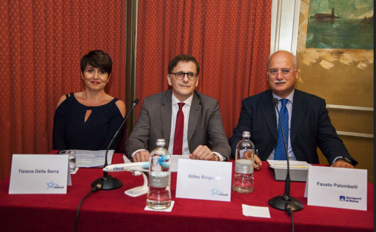 Da sinistra Tiziana Della Serra, Sales & Marketing Director Air Transat Italy, Gilles Ringwald vice-Presidente Commercial Air Transat e Fausto Palombelli Chief Commercial Officer di Aeroporti di Roma