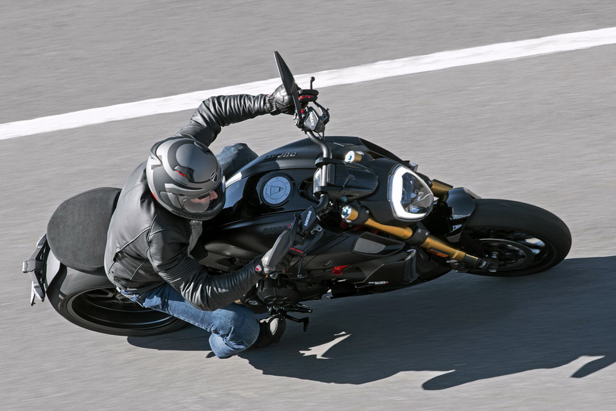 Motori360_Ducati_Diavel-1260-S-MY19 (2)